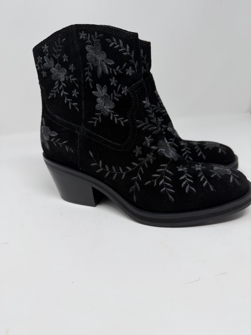 Sofft Sophie Black Suede Floral Embroidered Ankle Boots (sample pair) size 6M
